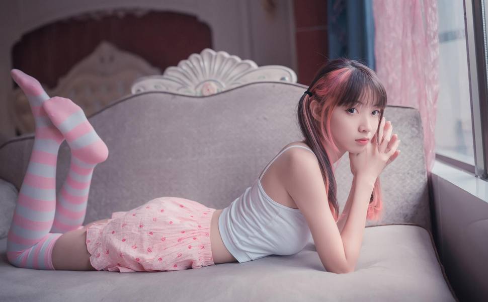 日本无码系列第57部：高颜值少女遭猛烈挑逗淫水四溅，69互舔后骑乘榨汁内射全记录现场图1