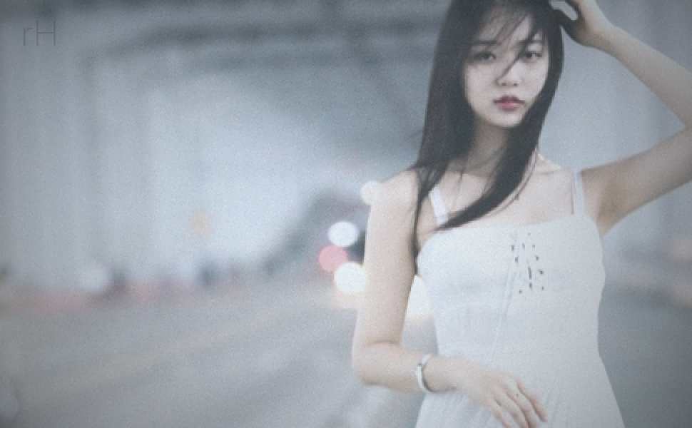 网友热议：乌克兰女神Alis_Molli直播片段遭疯传，白丝美腿配高端玩具画面太刺激
