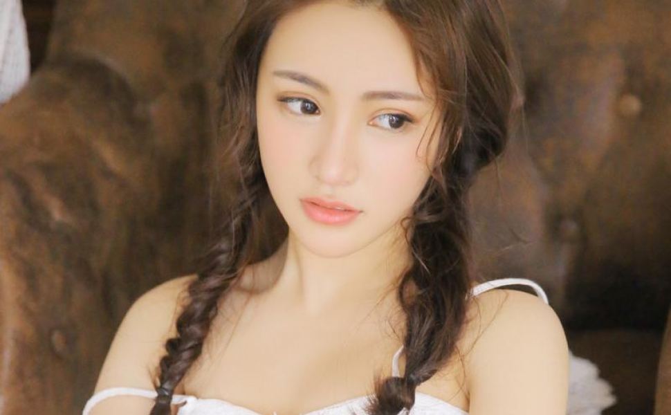 从“狗链”事件反思：重庆外国语大学学生李欣蕊视频风波背后的社会与教育问题