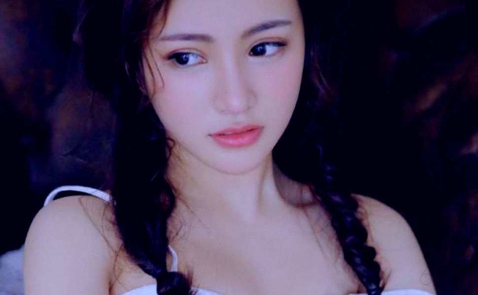 李沐子：从高冷女神到富二代专属的街头反差母狗